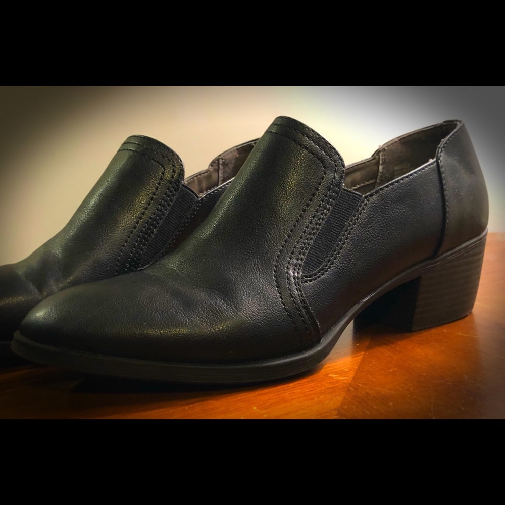 Never Worn!! Bass ankle booties